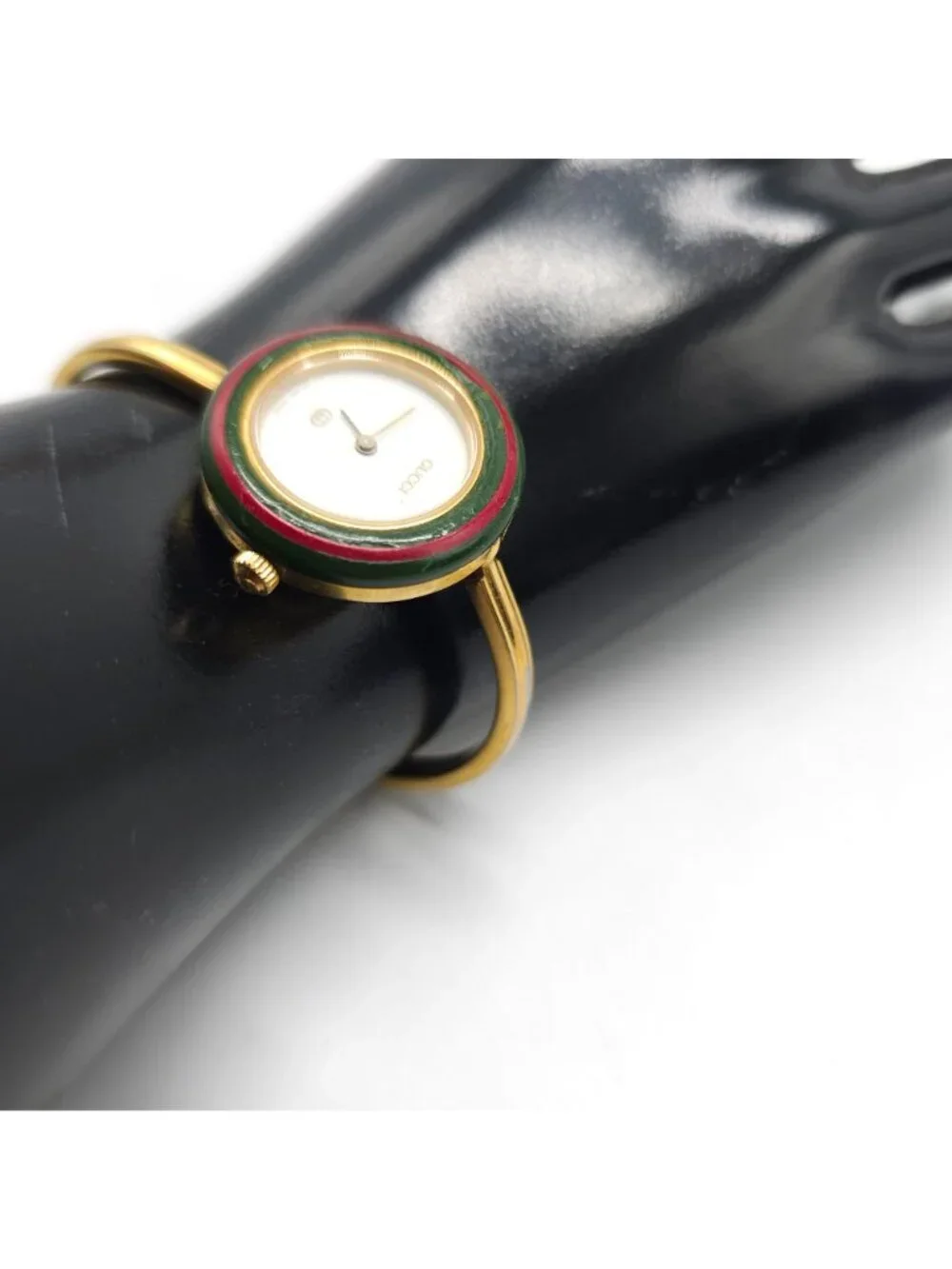 Gucci Womens 1100L Vintage Bangle Watch Gold-Tone Green/Red Enamel
